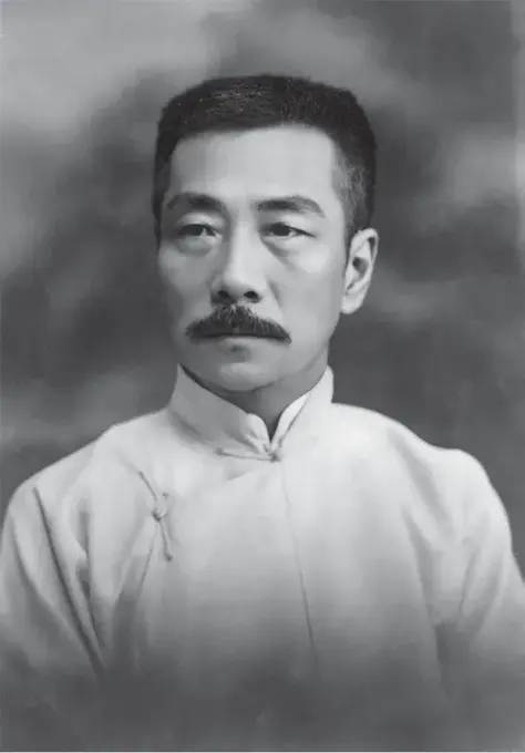 鲁迅五十岁生辰照,1930 年 9 月 25 日摄于上海。北京鲁迅博物馆藏。