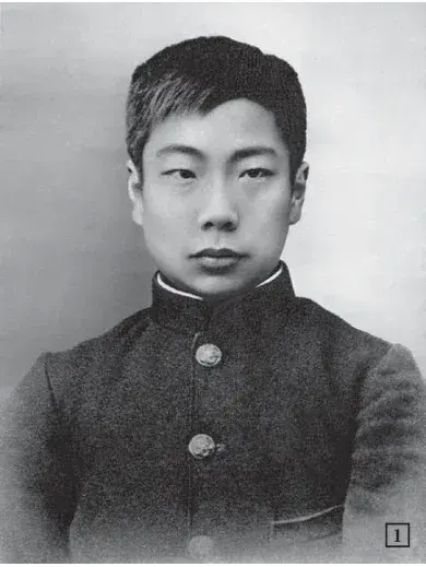 鲁迅“断发照”,摄于 1903 年。